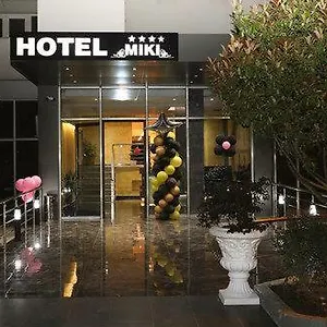 verificați disponibilitatea