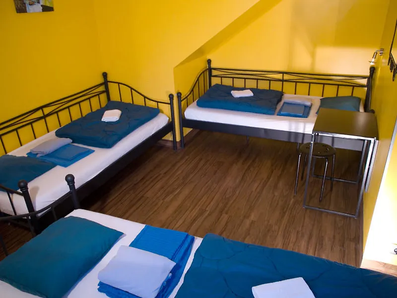 Do Step Inn Home - Hotel & Hostel Bécs