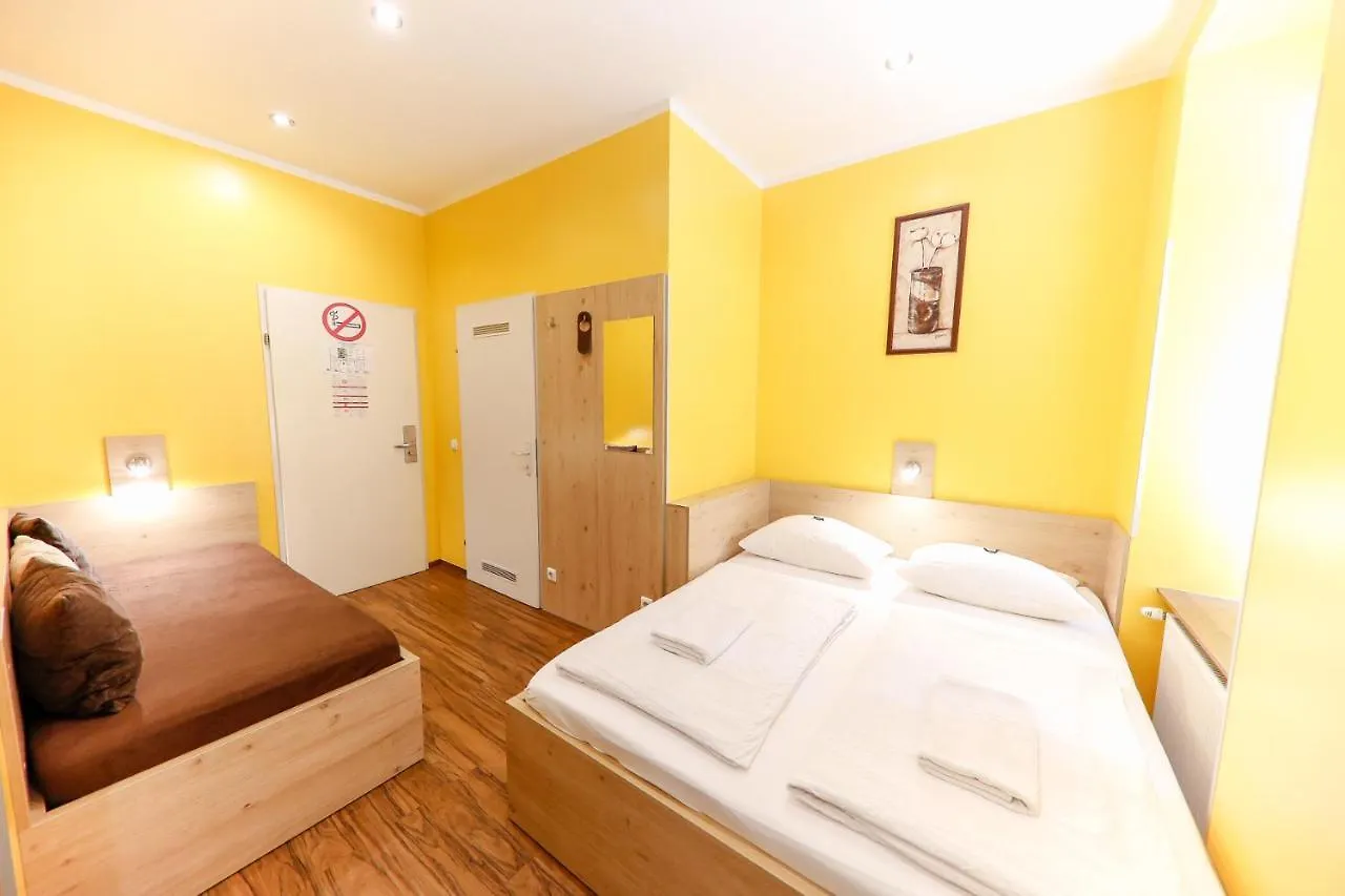 Do Step Inn Home - Hotel & Hostel Bécs